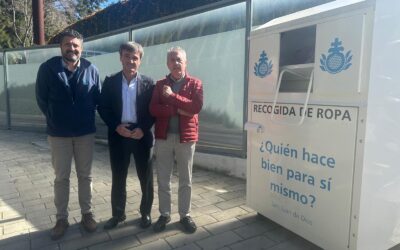 El centro asistencial de San Juan de Dios en Málaga instala un contenedor para la donación de ropa destinada a colectivos vulnerables